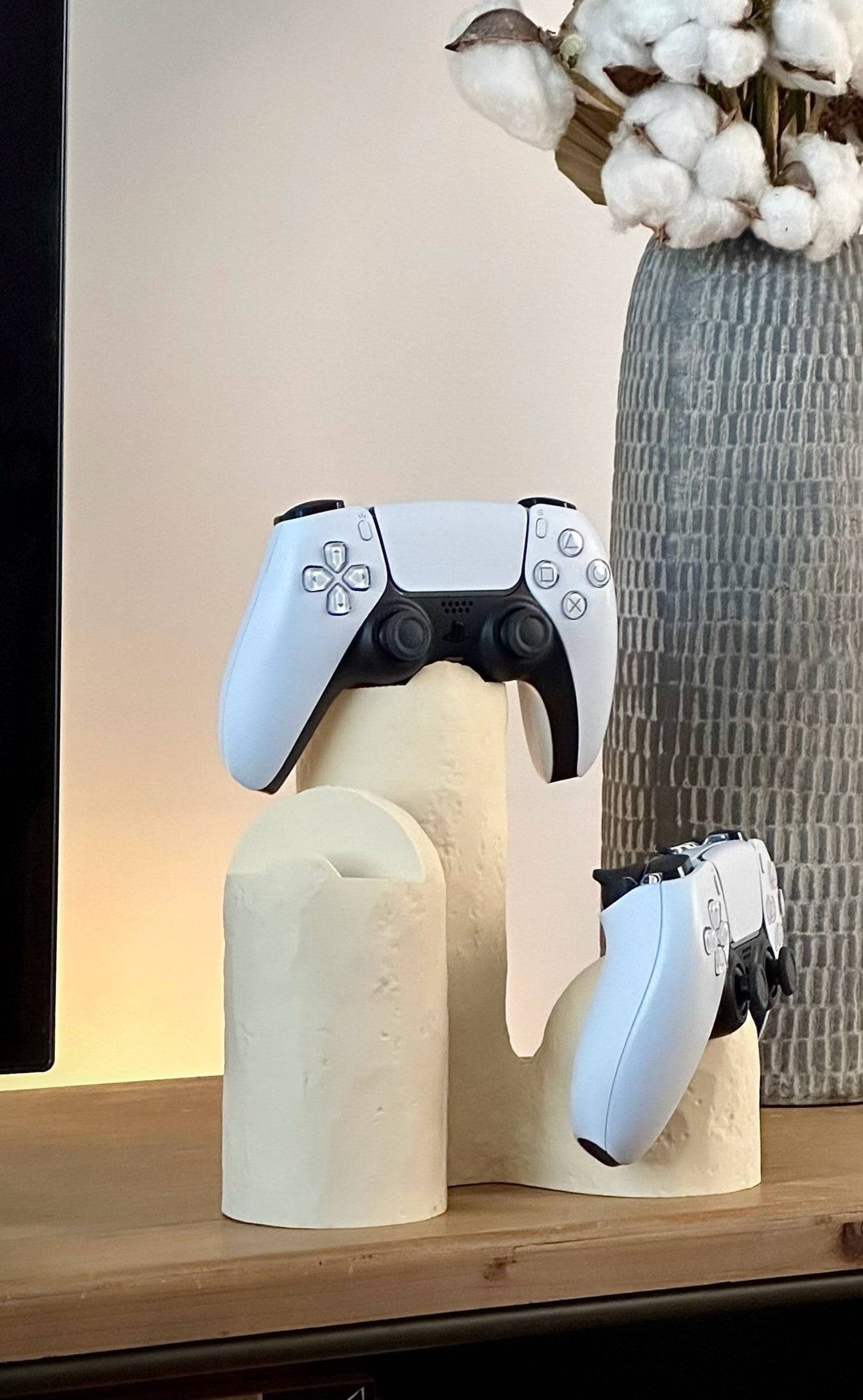Modern Triple Controller Holder - Xeon Crafts