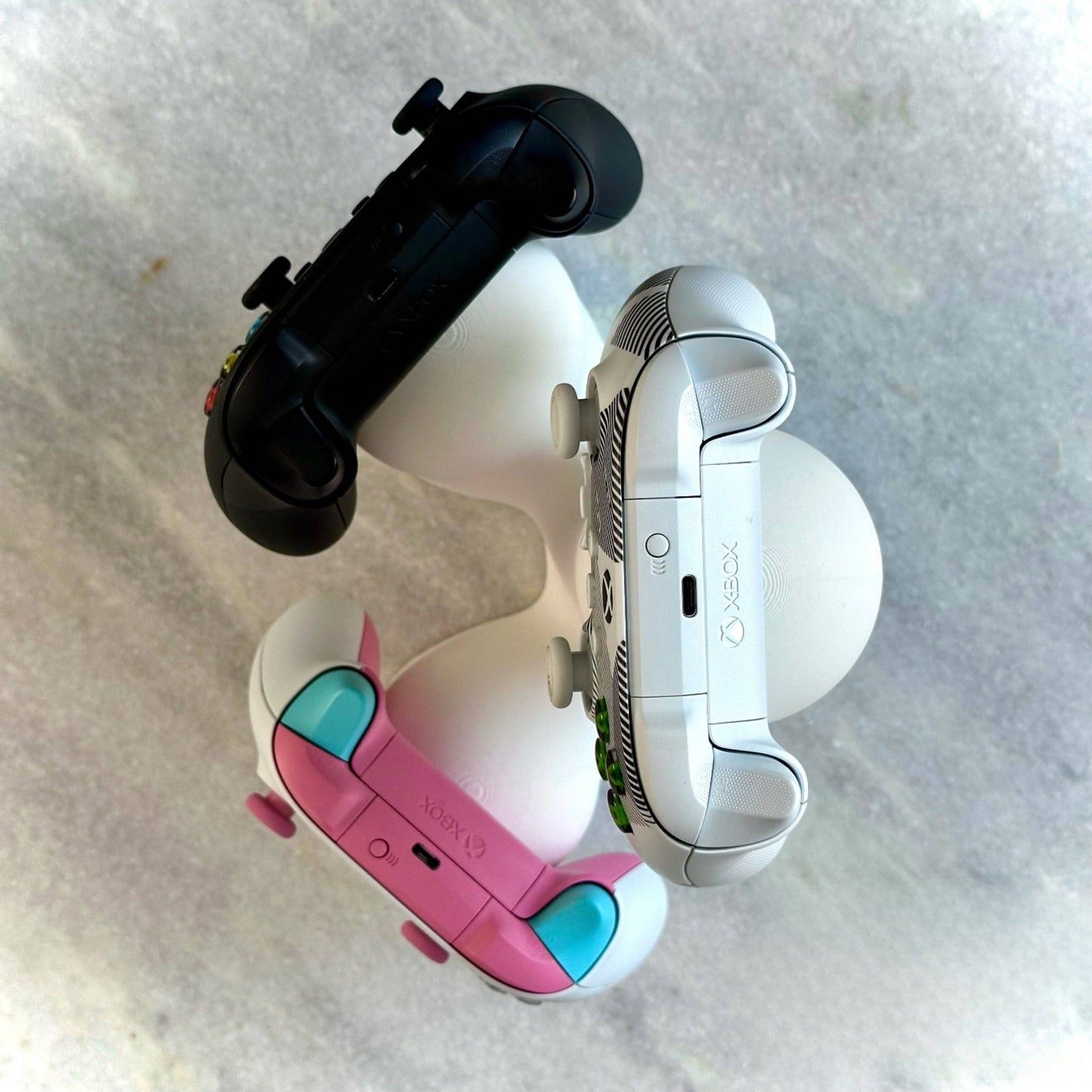 Modern Triple Controller Holder - Xeon Crafts