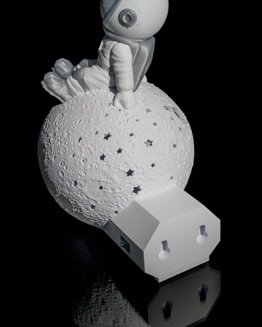 Wondering Astronaut Wall Light - Xeon Crafts