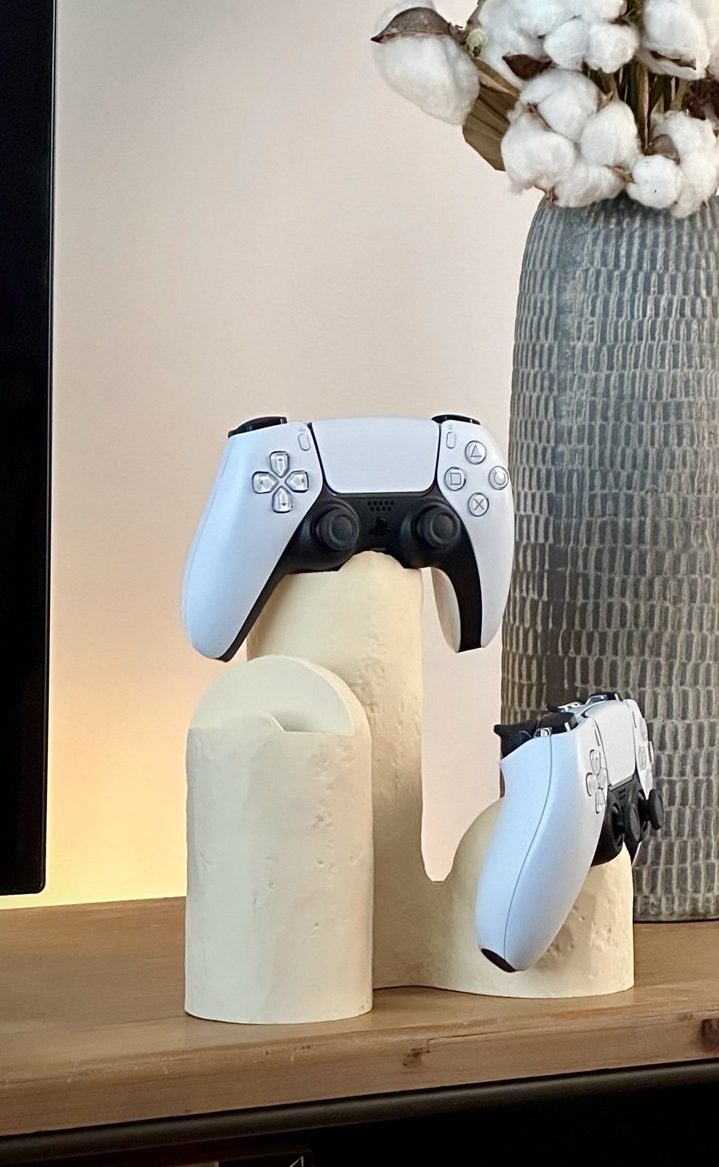 Modern Triple Controller Holder