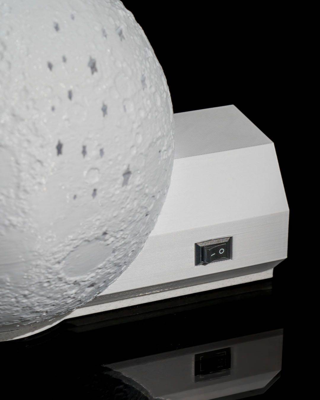 Wondering Astronaut Wall Light - Xeon Crafts 
