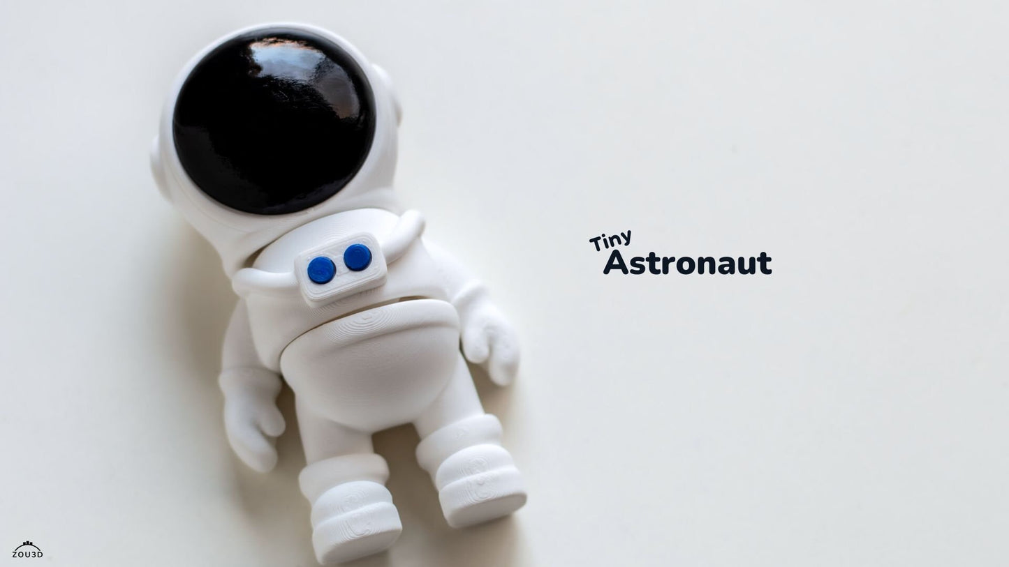 Tiny Astronaut Keyring / Model