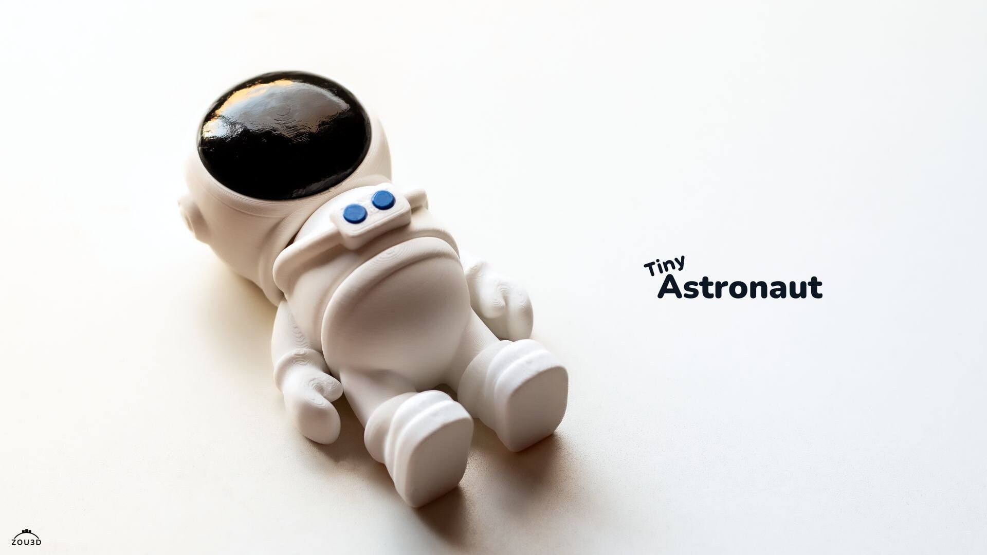 Tiny Astronaut Keyring / Model