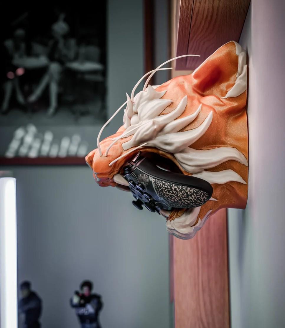 Tiger Controller Holder