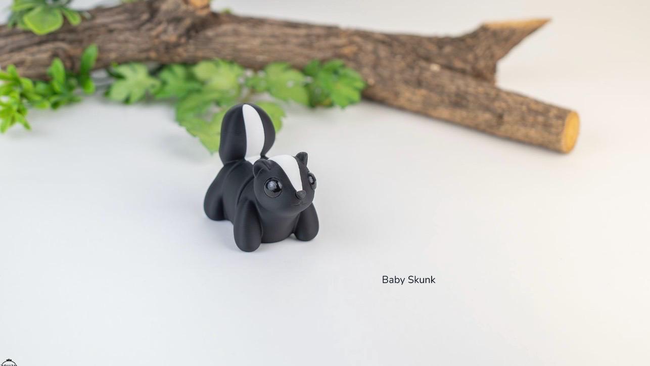 Tiny Skunk Keychain / Model