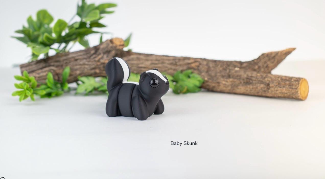 Tiny Skunk Keychain / Model