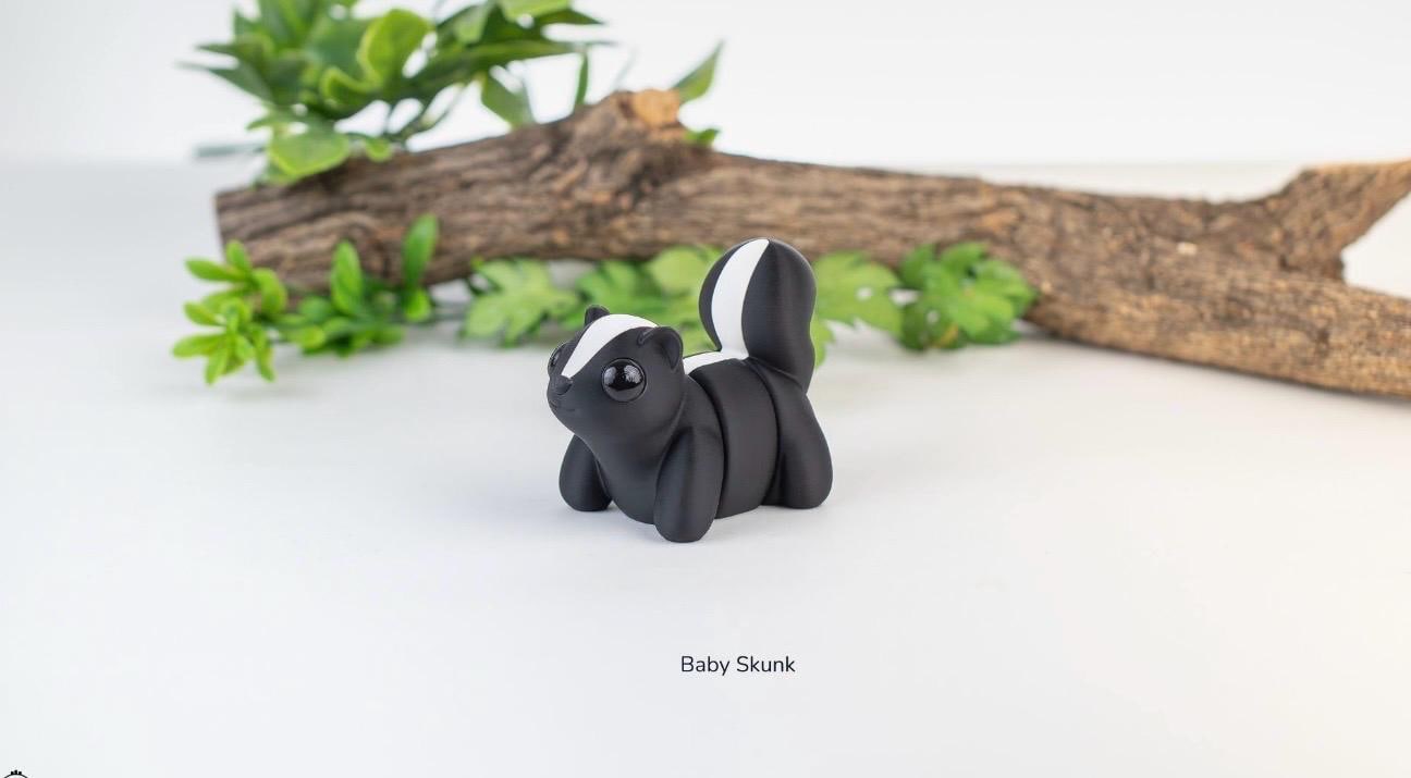 Tiny Skunk Keychain / Model