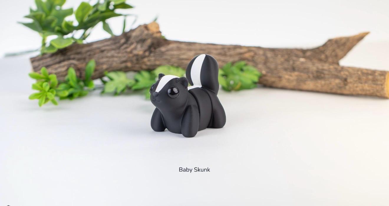 Tiny Skunk Keychain / Model